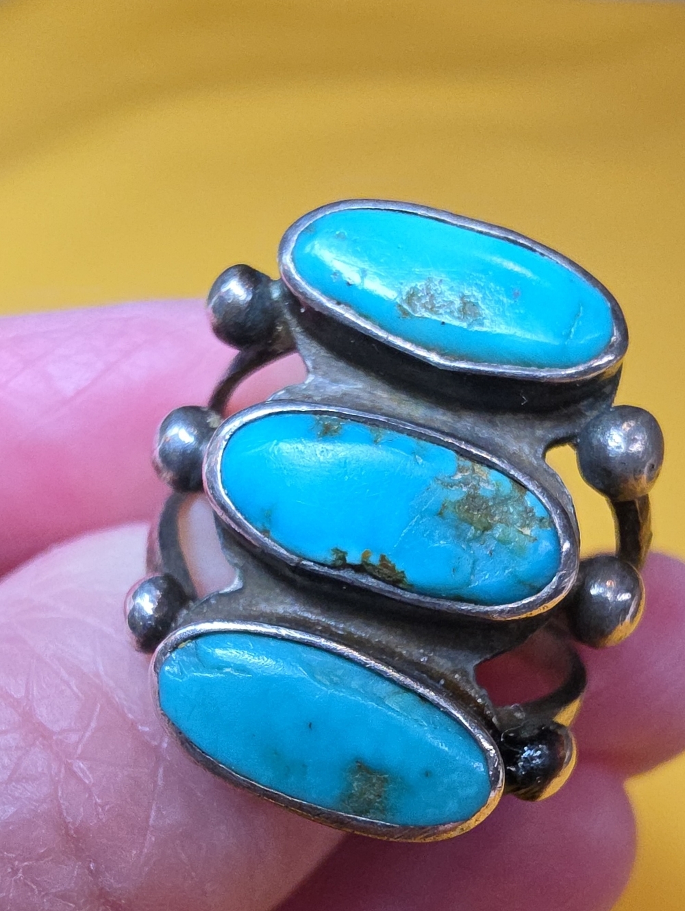 Vintage Navajo Sterling Silver Turquoise 3 Stone Row Ring Size 8.5 TW: 8.16g